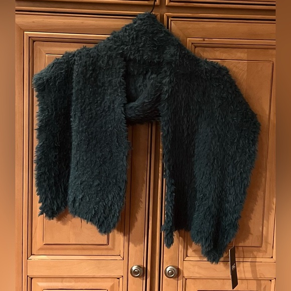 NWT INC International Concepts Women’s Faux Fur Scarf - Picture 5 of 7